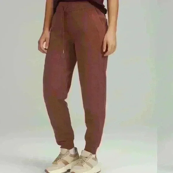 Lululemon Scuba High-Rise  Jogger - Picture 4 of 6